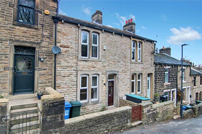 2 Bedroom Terraced House For Sale In Nan Scar, Ickornshaw, BD22