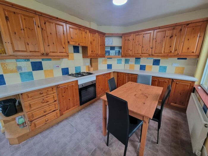 3 Bedroom Semi-Detached House To Rent In Charter Avenue, CV4