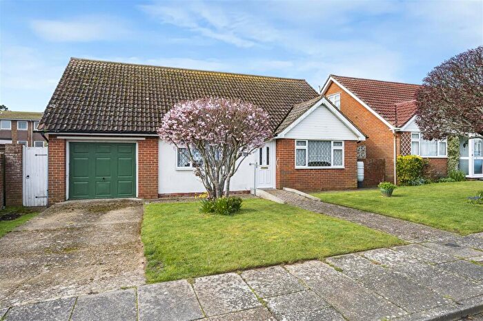 3 Bedroom Detached Bungalow For Sale In Kingsmead Way, Seaford, BN25