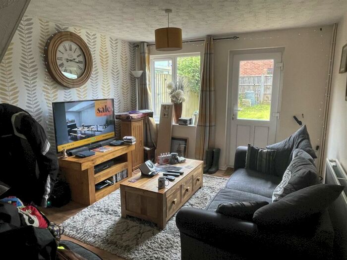 1 Bedroom End Of Terrace House To Rent In Jubilee Avenue, Cam, GL11