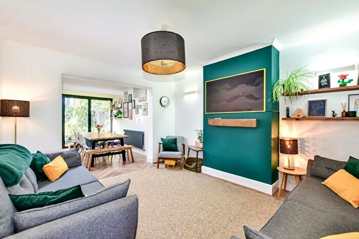 3 Bedroom Semi-Detached House For Sale In Tibbs Hill Road, Abbots Langley, WD5
