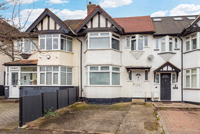 3 Bedroom Terraced House For Sale In Woodstock Rise, Sutton, SM3