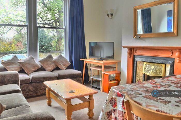 4 Bedroom Semi-Detached House To Rent In Ashgate Road, Sheffield, S10