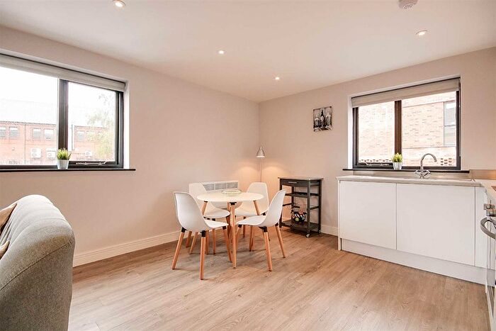 1 Bedroom Flat To Rent In Chapel Place, Leeds, LS7