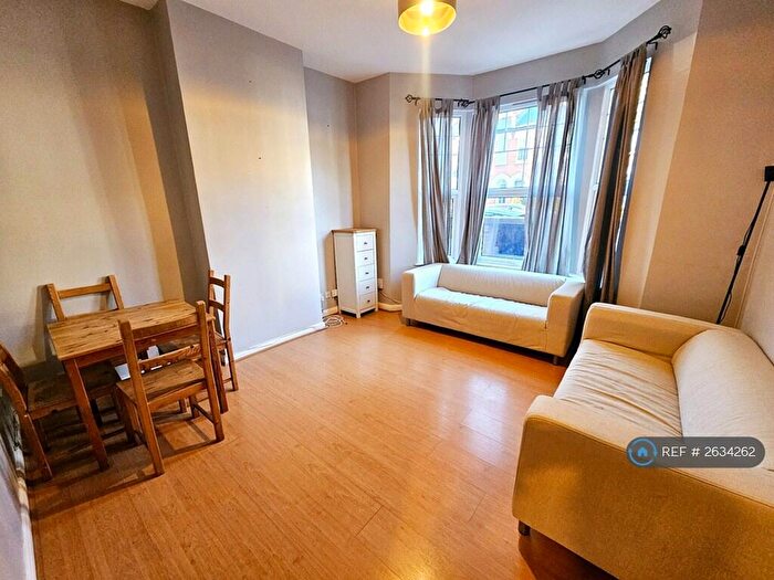 2 Bedroom Flat To Rent In A, London, SW12