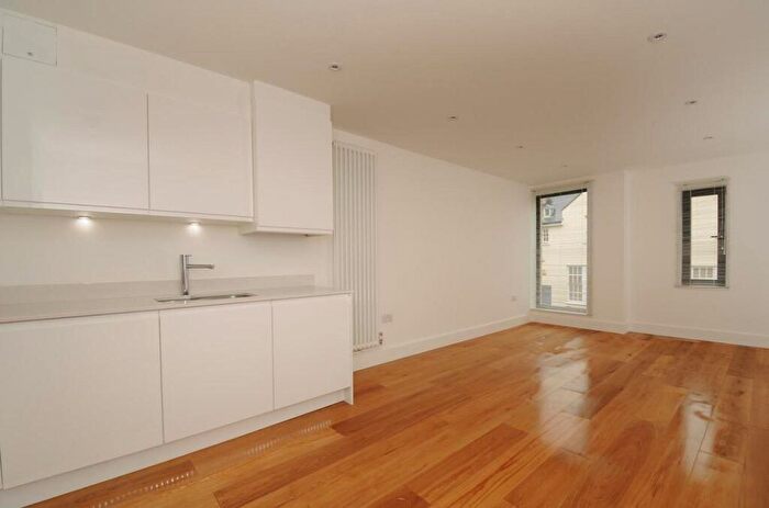 2 Bedroom Flat To Rent In Orleston Road, Islington, N7