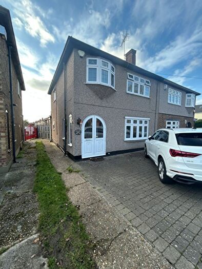 3 Bedroom Semi-Detached House To Rent In Romford, RM1