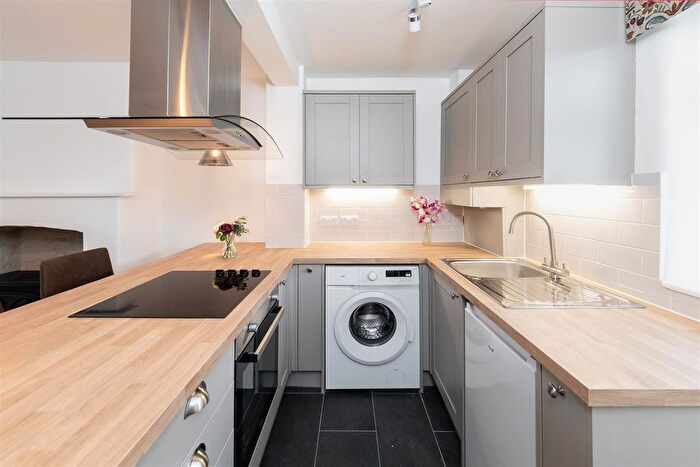 2 Bedroom Cottage To Rent In High Street, Kidlington, OX5