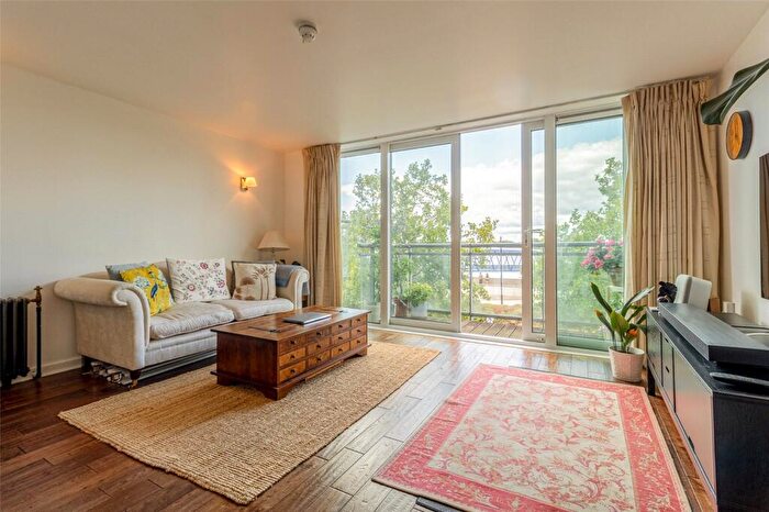 2 Bedroom Apartment For Sale In Hopton Road, Woolwich, SE18