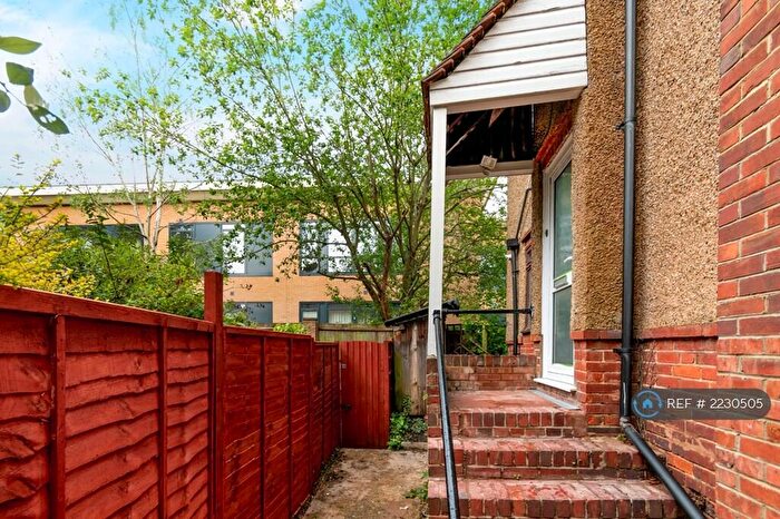 2 Bedroom Maisonette To Rent In Blakeney Court, Maidenhead, SL6