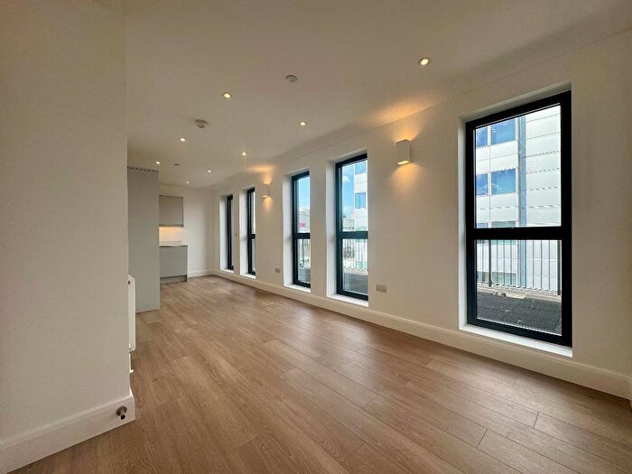 1 Bedroom Flat To Rent In - High Street, Slough, SL1