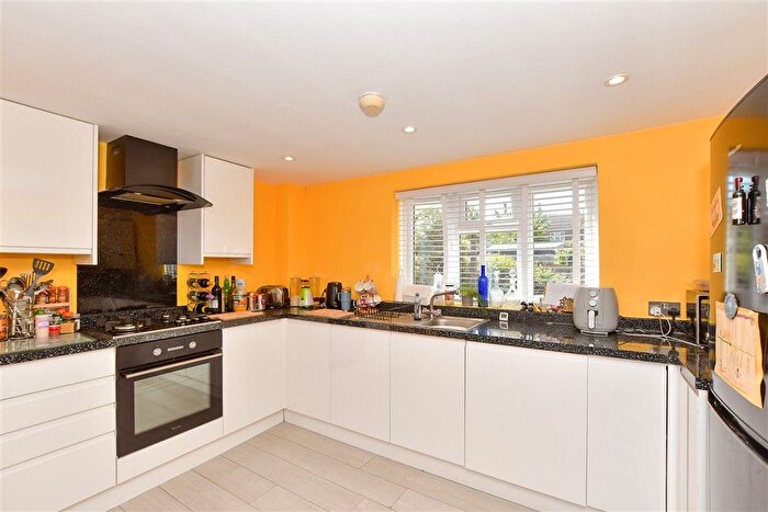 1 Bedroom Flat For Sale In Falmouth Place, Five Oak Green, Kent, TN12