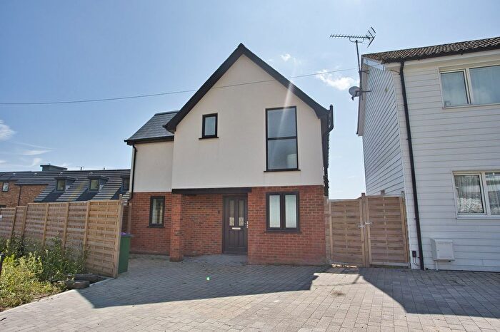 3 Bedroom Detached House For Sale In Cliff Road, Hythe, CT21