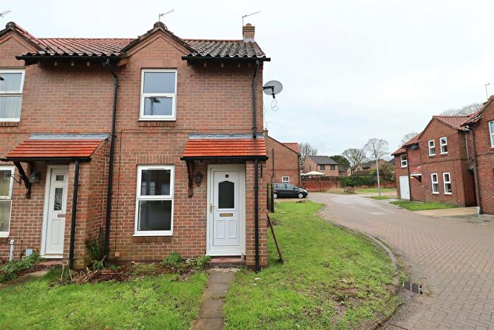 2 Bedroom End Of Terrace House To Rent In Southfield Park, Market Weighton, York, YO43