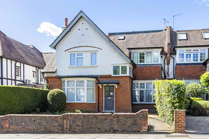 Studio To Rent In Arden Road, Finchley, N3