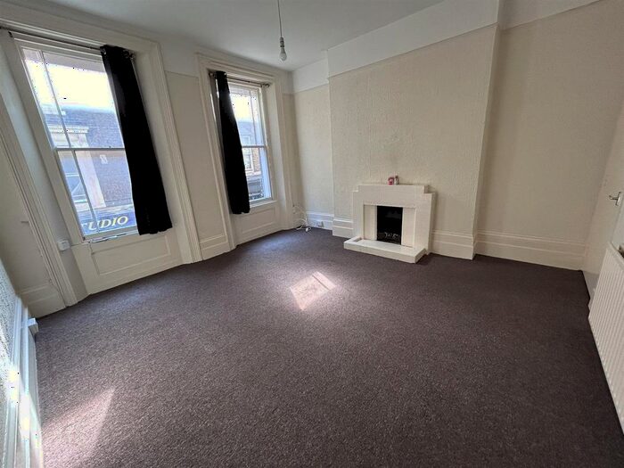 Studio To Rent In High Street, Gravesend, DA11