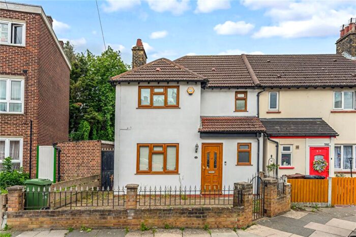 4 Bedroom End Of Terrace House For Sale In Lambourne Gardens, Barking, IG11