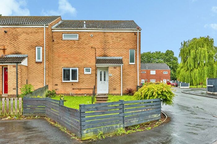 3 Bedroom Town House For Sale In Spindle Gardens, Nottingham, NG6