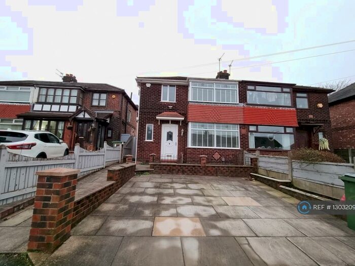 3 Bedroom Semi-Detached House To Rent In Newlyn Drive, Bredbury, Stockport, SK6