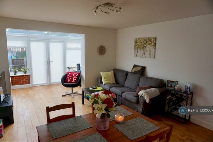 2 Bedroom Terraced House To Rent In Lavender Road, London, SE16