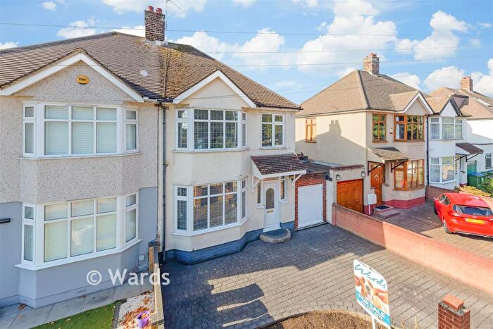 3 Bedroom Semi-Detached House For Sale In Camdale Road, London, SE18