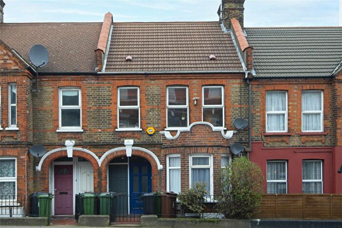 2 Bedroom Flat To Rent In Forest Road, Walthamstow, London, E17