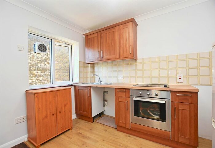 1 Bedroom Flat To Rent In The Grove, Isleworth, TW7
