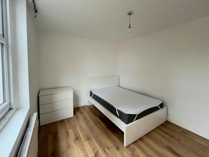 2 Bedroom Flat To Rent In Amersham Road, SE14