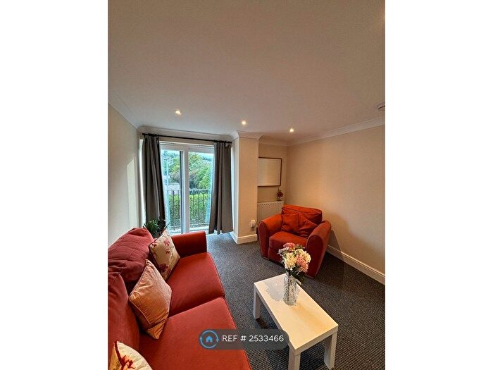 3 Bedroom Flat To Rent In Langton Road, Edinburgh, EH9