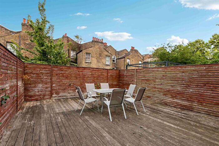 4 Bedroom Flat To Rent In Railton Road, London, SE24