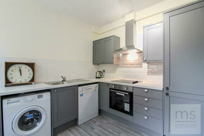 2 Bedroom Flat To Rent In Wellington Square, Nottingham, NG7