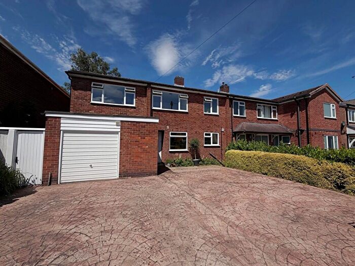 4 Bedroom Semi Detached House For Sale In Fishponds Road, Kenilworth, CV8