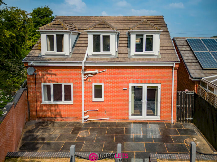 4 Bedroom Bungalow To Rent In Cobcar Lane, Elsecar, Barnsley, South Yorkshire, S74