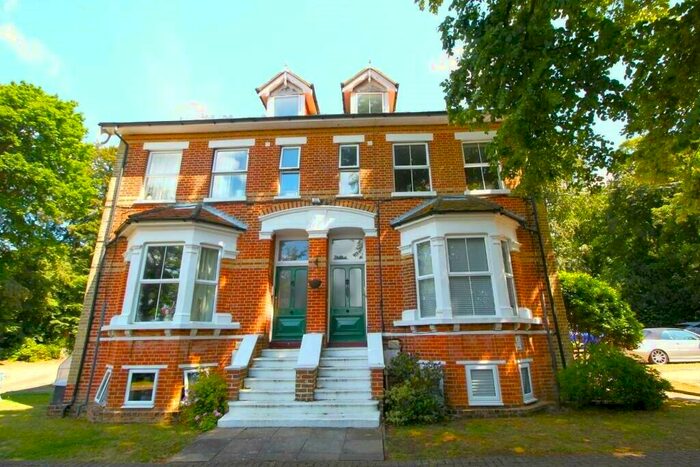 1 Bedroom Apartment To Rent In Netley Abbey, Southampton, SO31