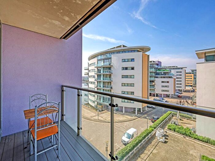 3 Bedroom Flat For Sale In Albert Basin Way, London, E16