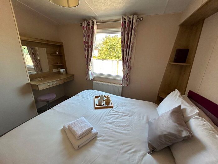 2 Bedroom Mobile/park Home For Sale In Hythe Road, Dymchurch, Romney Marsh, TN29