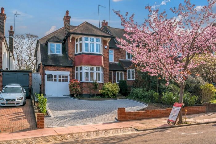 4 Bedroom Semi-Detached House To Rent In Ringwood Avenue, London, N2