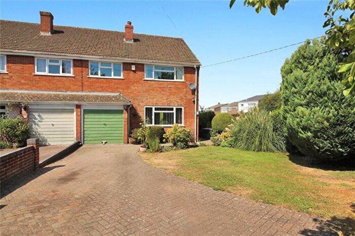3 Bedroom Semi Detached House For Sale In High Street, Blunsdon, Swindon, Wiltshire, SN26
