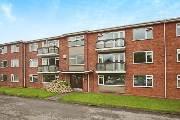 2 Bedroom Apartment To Rent In The Oaks, Warwick Place, CV32