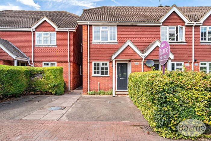 2 Bedroom End Of Terrace House For Sale In Chesham Mews, Guildford, Surrey, GU1