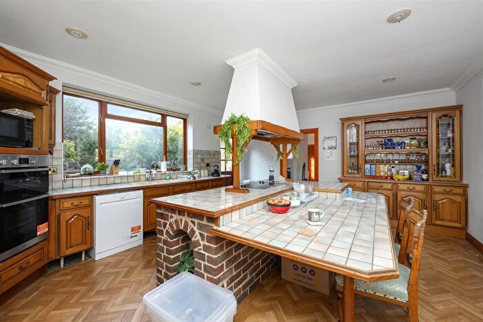 6 Bedroom Property To Rent In Links Road, Findon Valley, Worthing, BN14