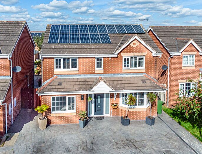 5 Bedroom Detached House For Sale In Troon Close, Normanton, West Yorkshire, WF6