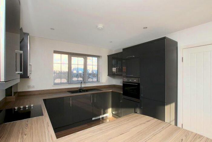 3 Bedroom Town House To Rent In Brinsworth, Rotherham, S60