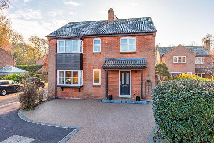 4 Bedroom Detached House For Sale In Parkside, Welwyn, AL6