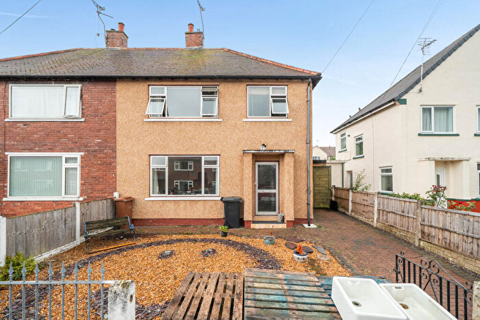 3 Bedroom Semi-Detached House For Sale In Dodds Drive, Connah's Quay, CH5