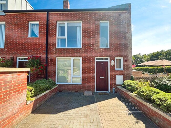 2 Bedroom End Of Terrace House For Sale In Keats Vale, Newport, Isle Of Wight, PO30
