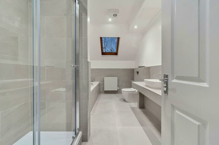 2 Bedroom Apartment To Rent In Page Heath Lane, Bromley, Kent, BR1