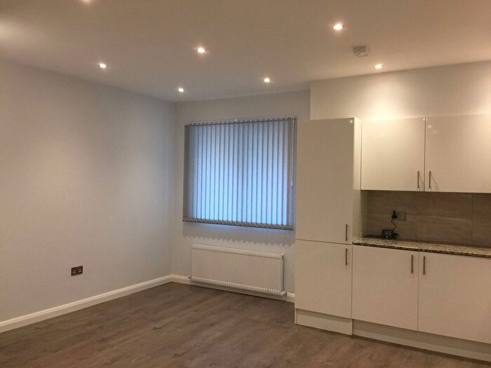 2 Bedroom Flat To Rent In Woodland Court, North Road, UB1