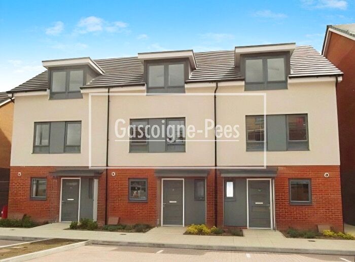 3 Bedroom Property To Rent In Padworth Avenue, Reading, RG2