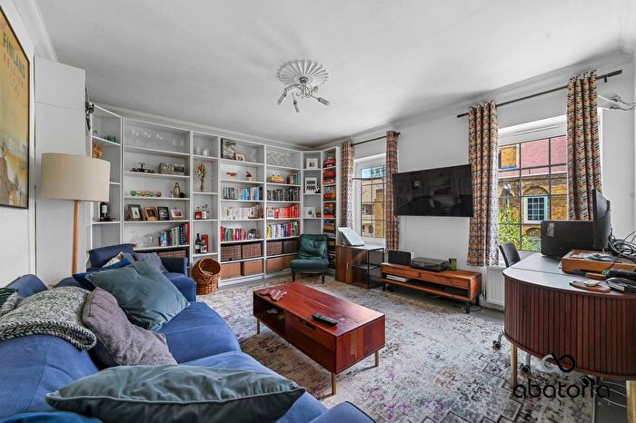 2 Bedroom Flat For Sale In Franklin House, Watts Street, London, E1W